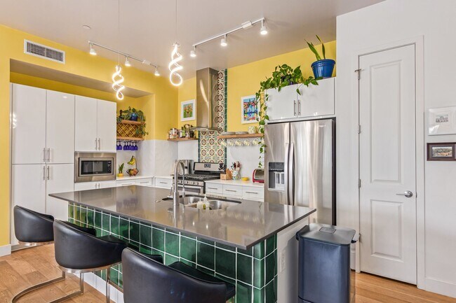 Building Photo - Stunning 2 bedroom with a Den at Edison Midtown!!!  Available June 1st!!!  Like living at a Resor...