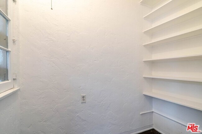 Building Photo - 1132 N Vista St