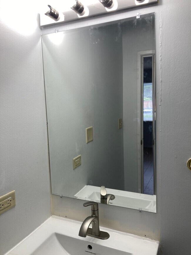 Building Photo - 929 Buccaneer Dr