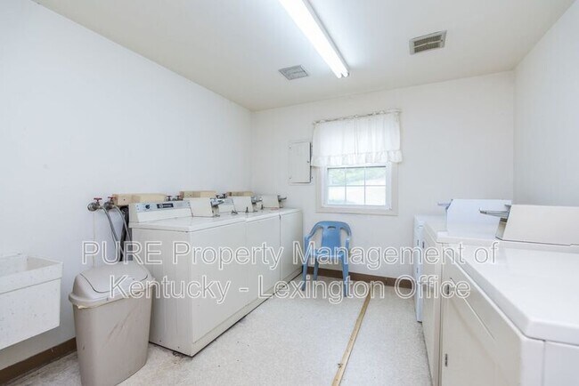 Building Photo - 429 Chestnut Street