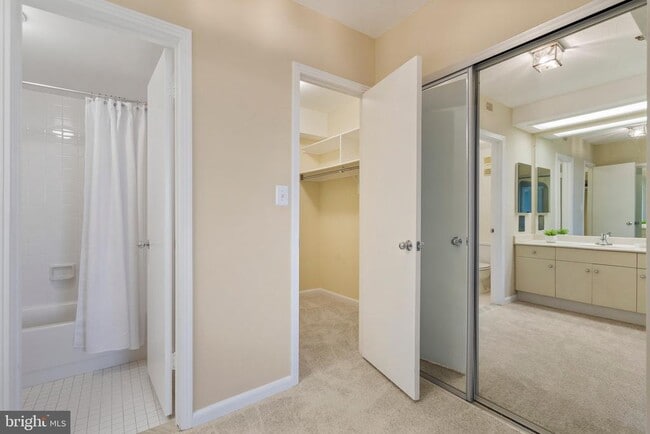 Building Photo - 1016 S Wayne St