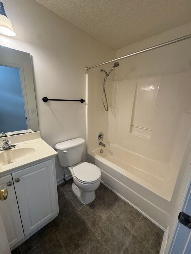 Building Photo - Beautiful 3BR 2BA Home w/ Fenced Backyard • At the end of Cul-De-Sac • Driveway Parking in Gaston