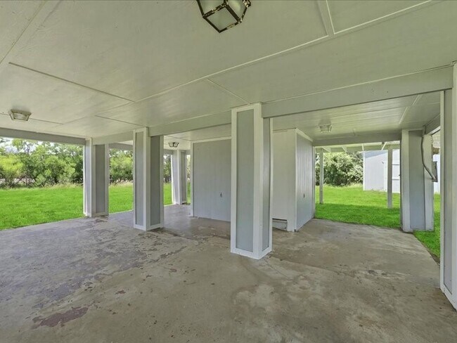 Building Photo - 4416 Thompson Ave