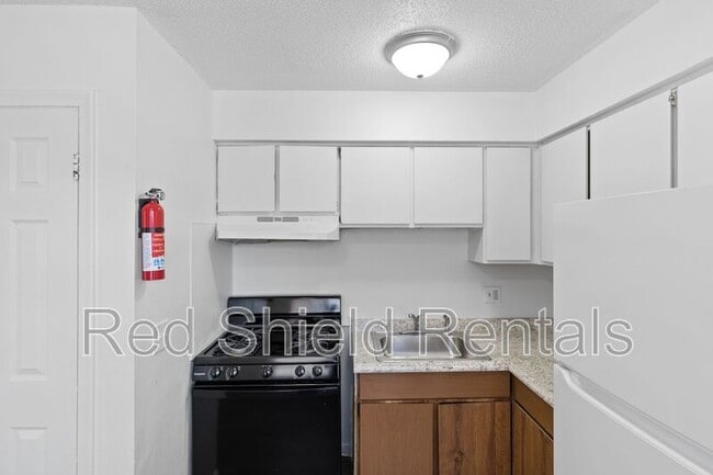 Building Photo - 944 Holmes Rd