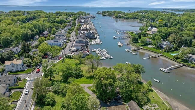 Building Photo - 134 Rowayton Ave