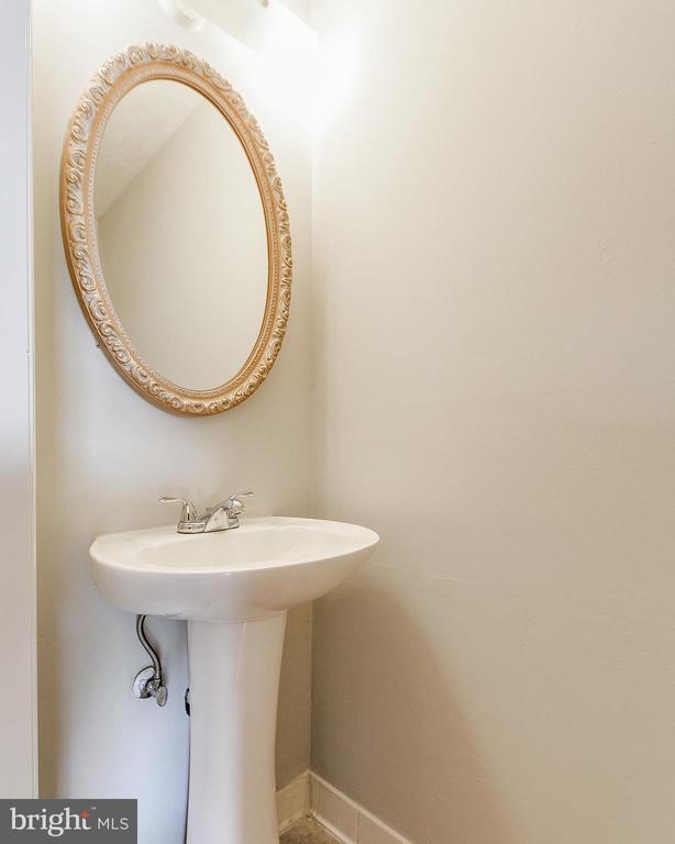 Building Photo - 1749 Carriage Way