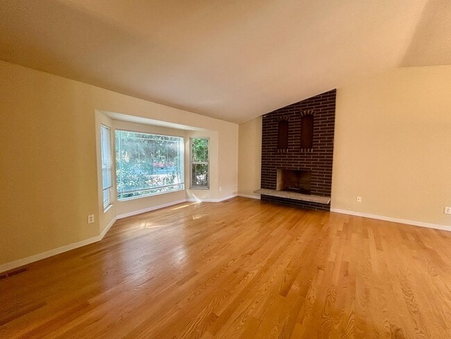 Building Photo - Kirkland Home