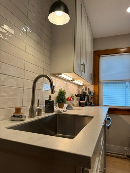 Kitchen - 2121 N 84th St