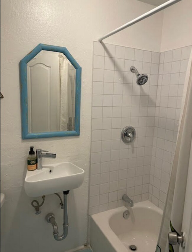 Building Photo - OPEN HOUSE WEDNESDAY AUGUST 6TH FROM 2PM T...