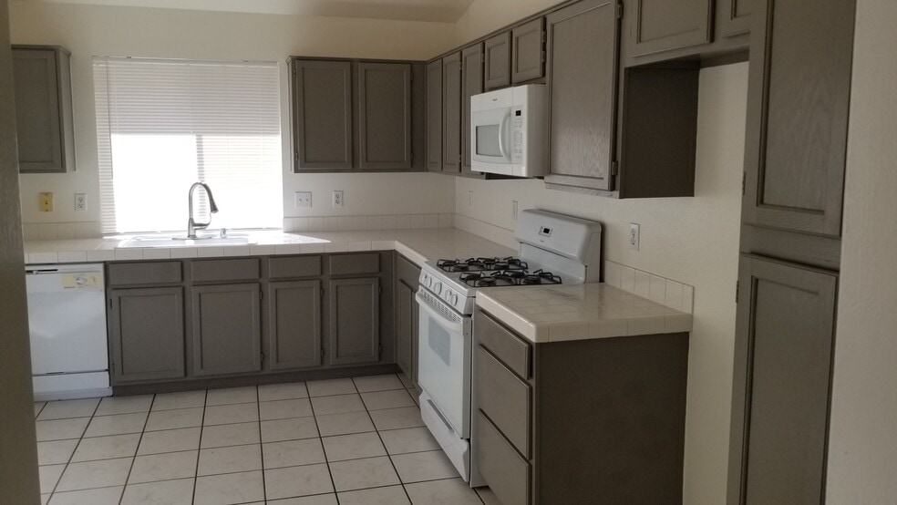 Building Photo - 6904 Luminary Dr