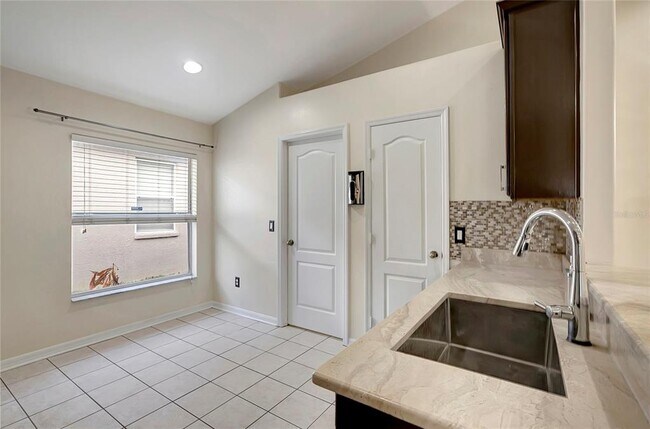 Building Photo - 3929 Washburn Pl