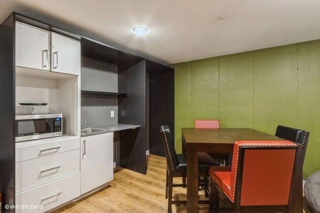 Building Photo - $1,130 | Studio Apartment - Fully Furnishe...
