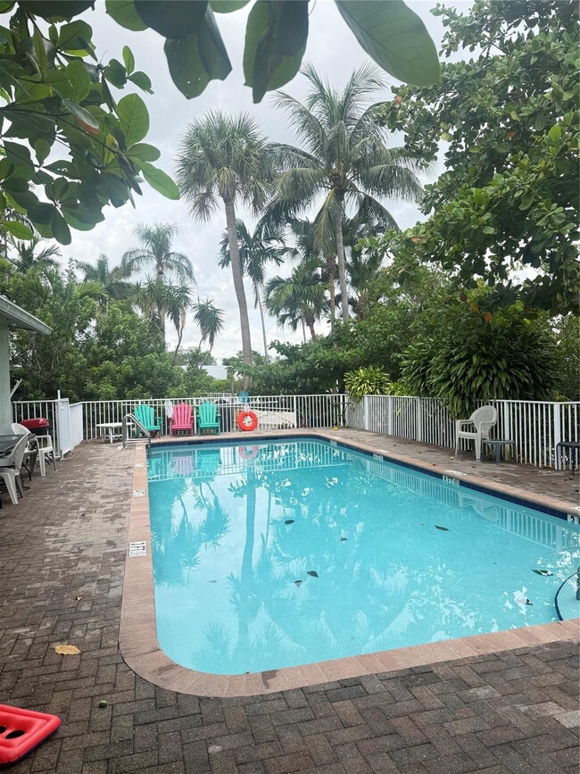 Building Photo - 835 NE 18th Ct