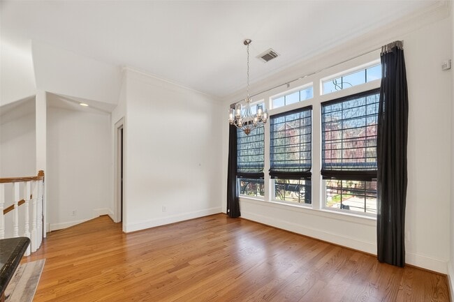 Building Photo - 1004 Stanford St