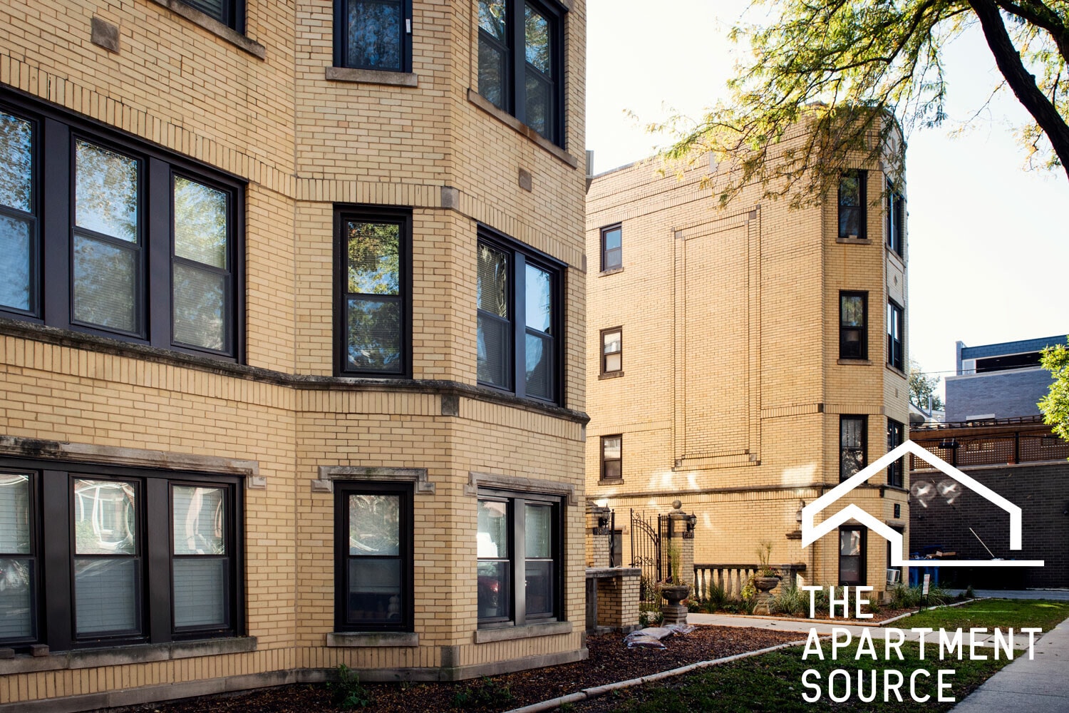 Building Photo - 3819 N Greenview Ave