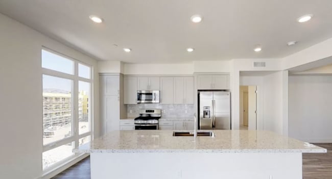 Building Photo - 5933 Sunstone Dr