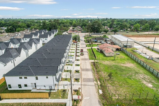 Building Photo - 5630 Balbo St