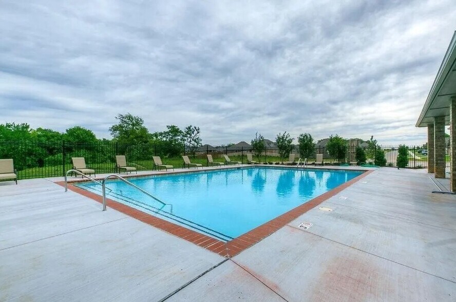 Clubhouse Pool - 1221 SW 141st St