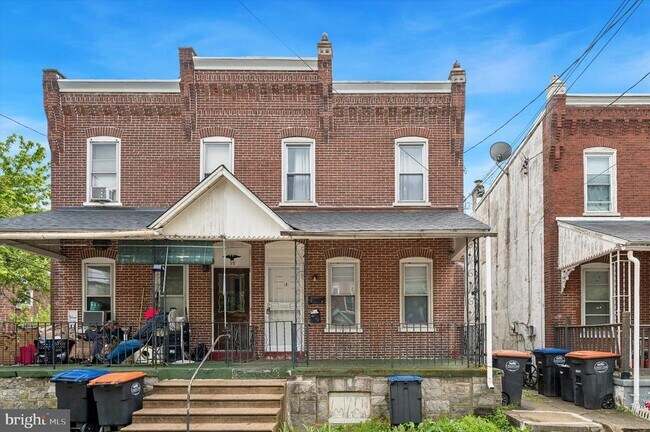 Building Photo - 13 E 21st St
