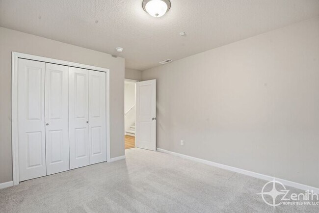 Building Photo - 9019 N Dogwood St