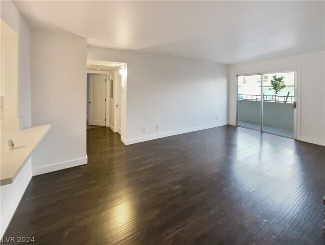 Building Photo - 3749 Carlyle Dr