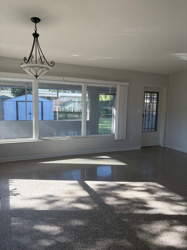 Building Photo - 6034 Linneal Beach Dr