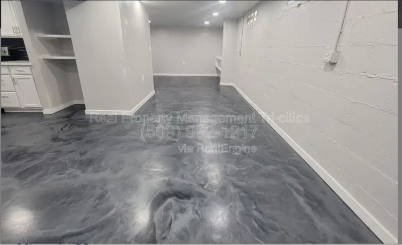 Building Photo - 402 Barth Ave