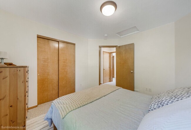 Building Photo - For Rent: Beautiful 3 Bed, 3 Bath Home in Desirable Eagle Ridge