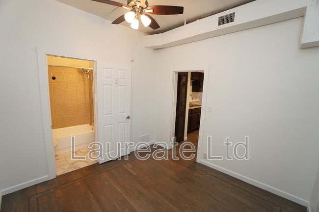 Building Photo - 2417 E 47th Ave