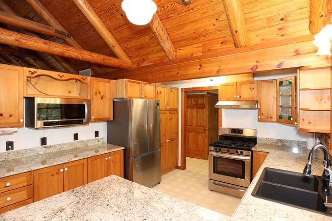 Building Photo - Gorgeous Log Cabin near West Lafayette!