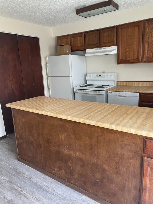 Building Photo - BENE01