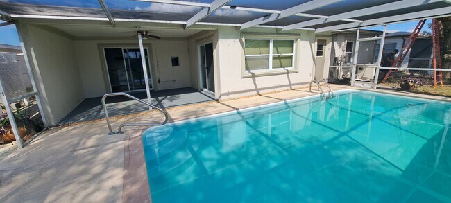 Building Photo - 8436 Newton Dr