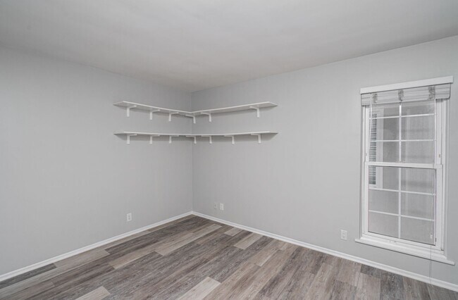 Building Photo - 314 E Bay Ave