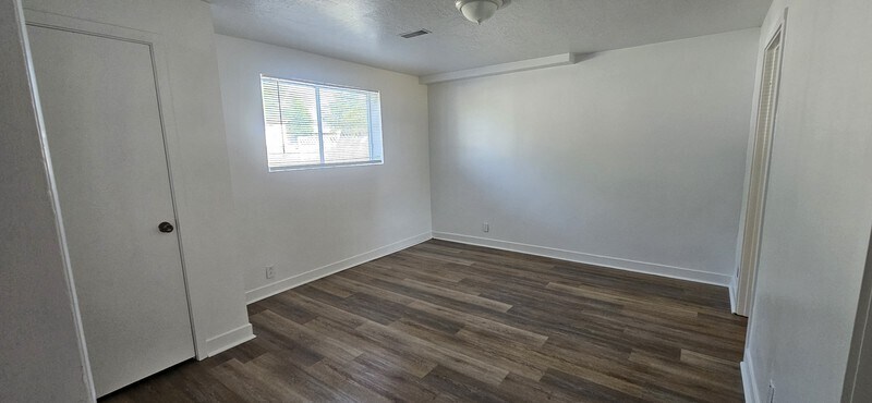 Building Photo - 9831 S Darin Dr