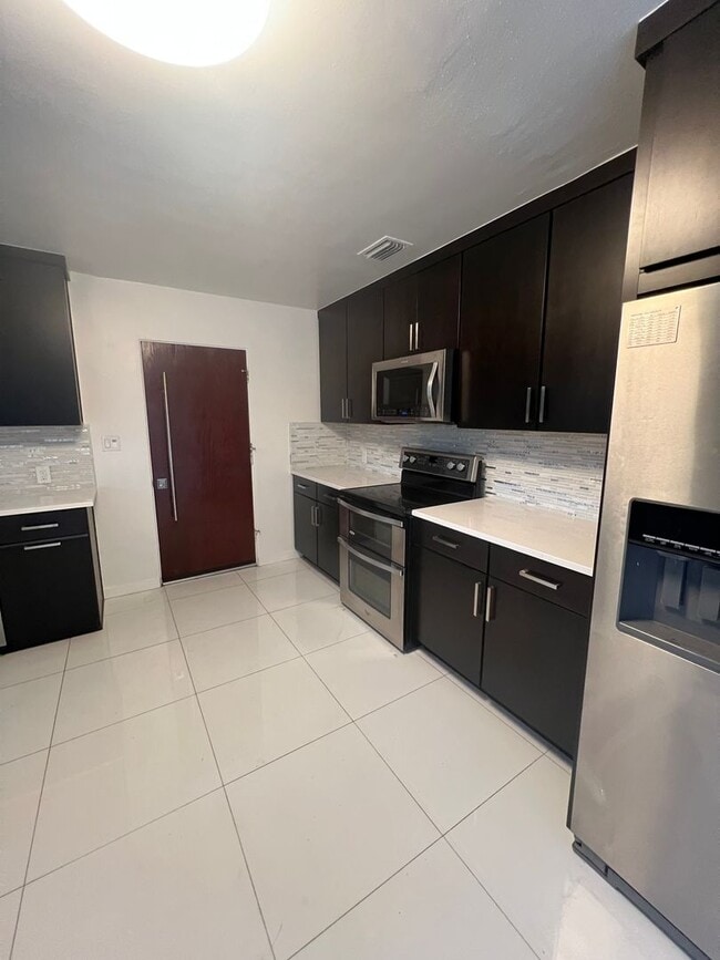 Building Photo - 7210 Seminole Dr