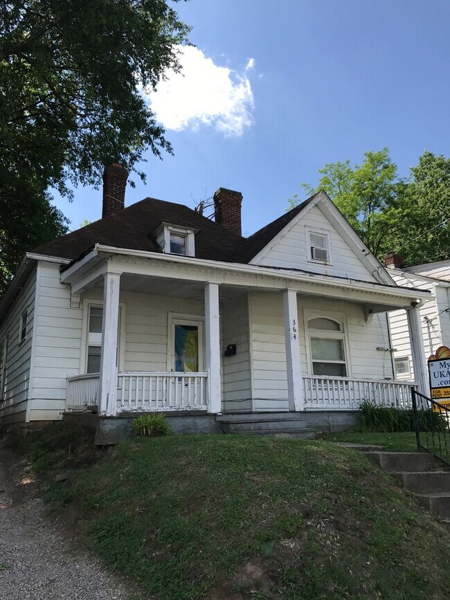 Building Photo - Off Street Parking on Park Ave-Available A...