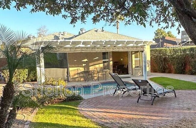 Building Photo - 2026 N Laurel Ave