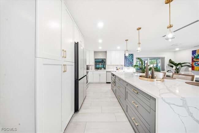 Building Photo - 4548 Genoa Ave