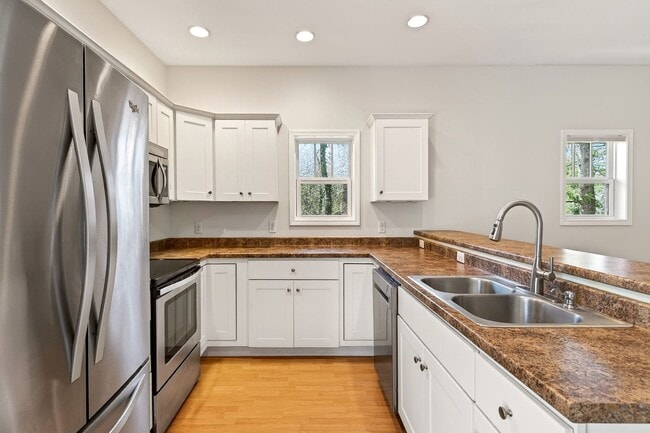 Building Photo - Black Mountain Long Term Rental!