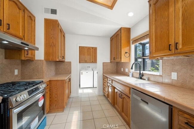 Building Photo - 836 Casals Dr