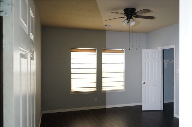 Building Photo - 10710 Barker View Dr