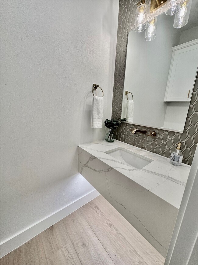 Building Photo - 4014 Hutchins St