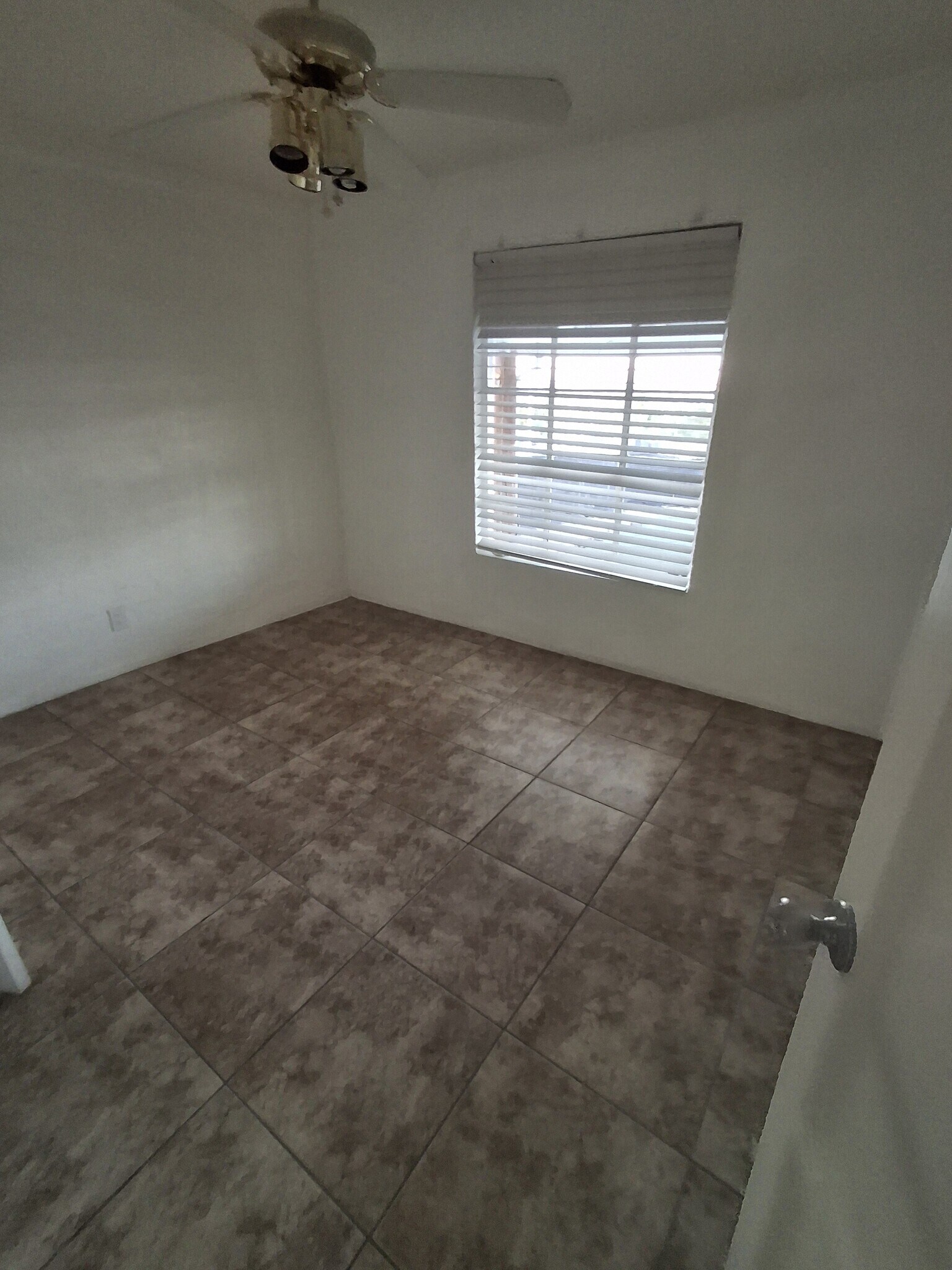 Building Photo - 415 N 13th St