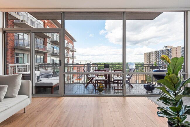 Building Photo - 350 N Main St