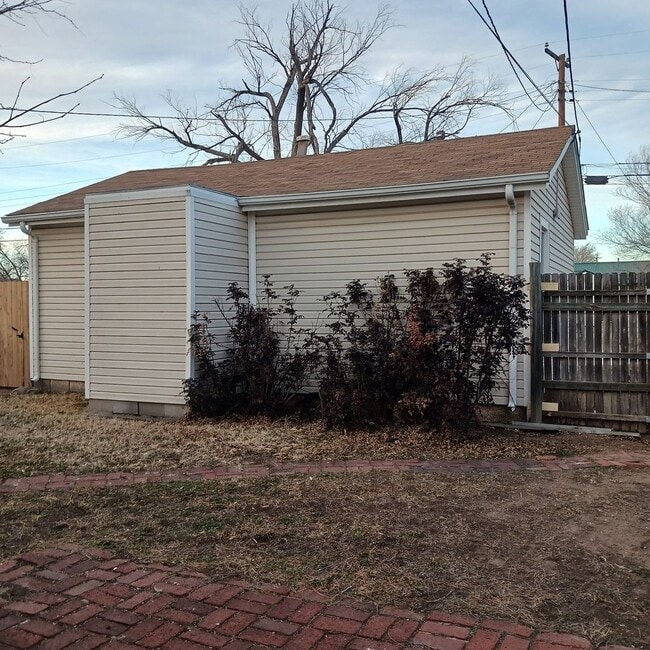 Building Photo - Cute, Remodeled 1 bedroom home!