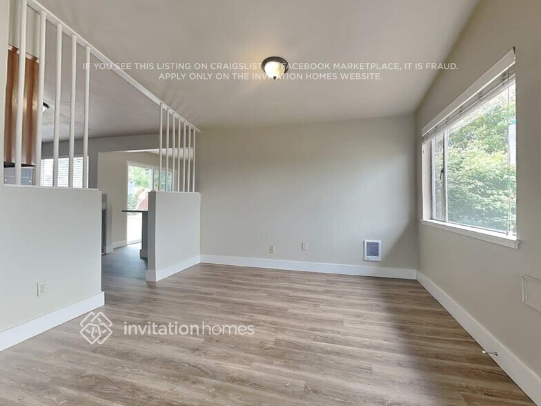 Building Photo - 1131 Lenore Dr
