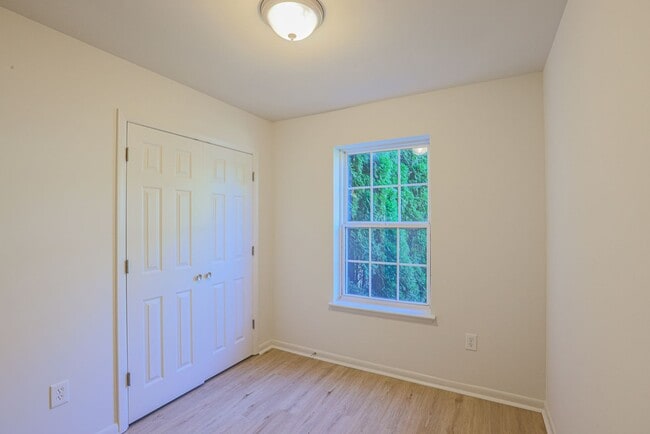 Building Photo - 821 Johahn Dr