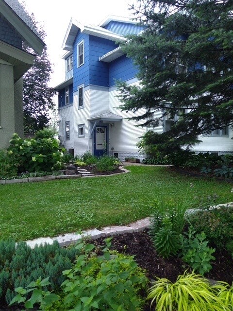 Building Photo - 3215 33rd Ave S