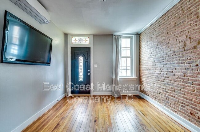 Building Photo - 1214 Battery Ave
