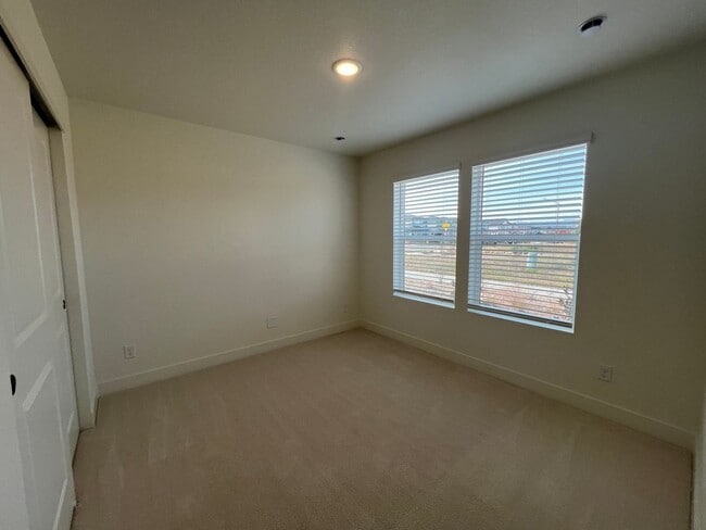 Building Photo - Brand New Home in Mosaic